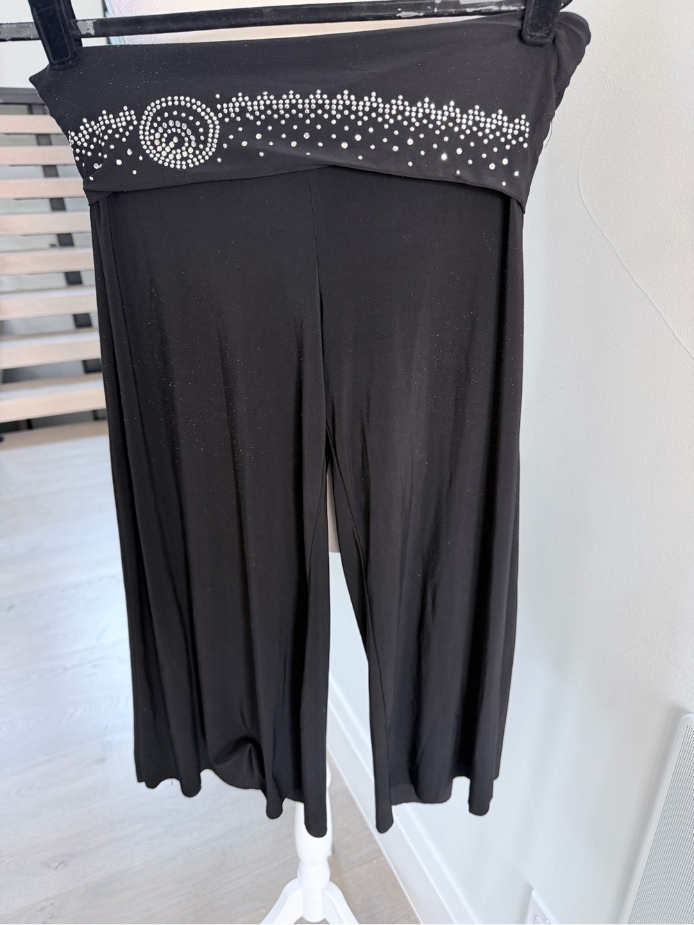 Black Wide-Leg Rhinestone Fold-Over Waist Capri size M/L